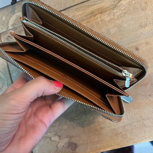 ❤️👛⭐️Louis Vuitton zippy wallet excellent conditioning w box - Picture 8 of 8